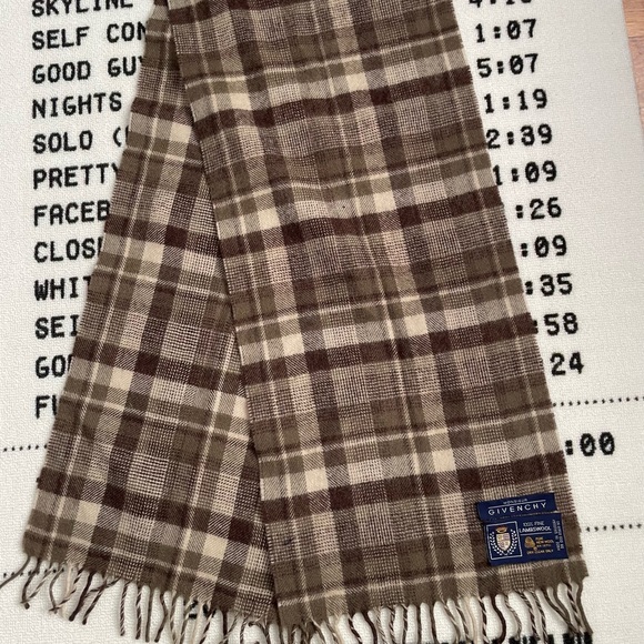 Monsieur Givenchy Scarf - Picture 3 of 3